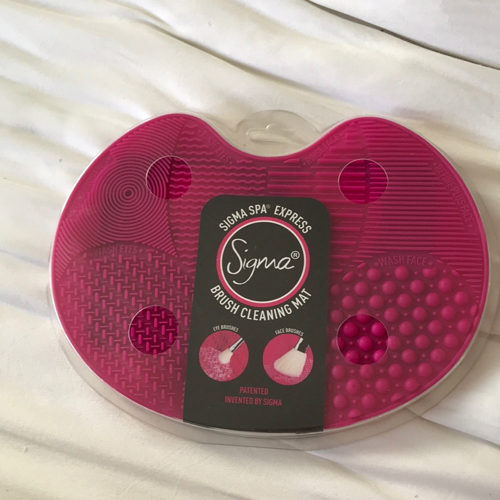 Brand new Sigma Spa Express Brush Cleaning Mat